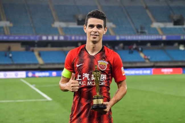 本赛季博尼法斯代表勒沃库森目前出场20次，打进14球并送出6次助攻。